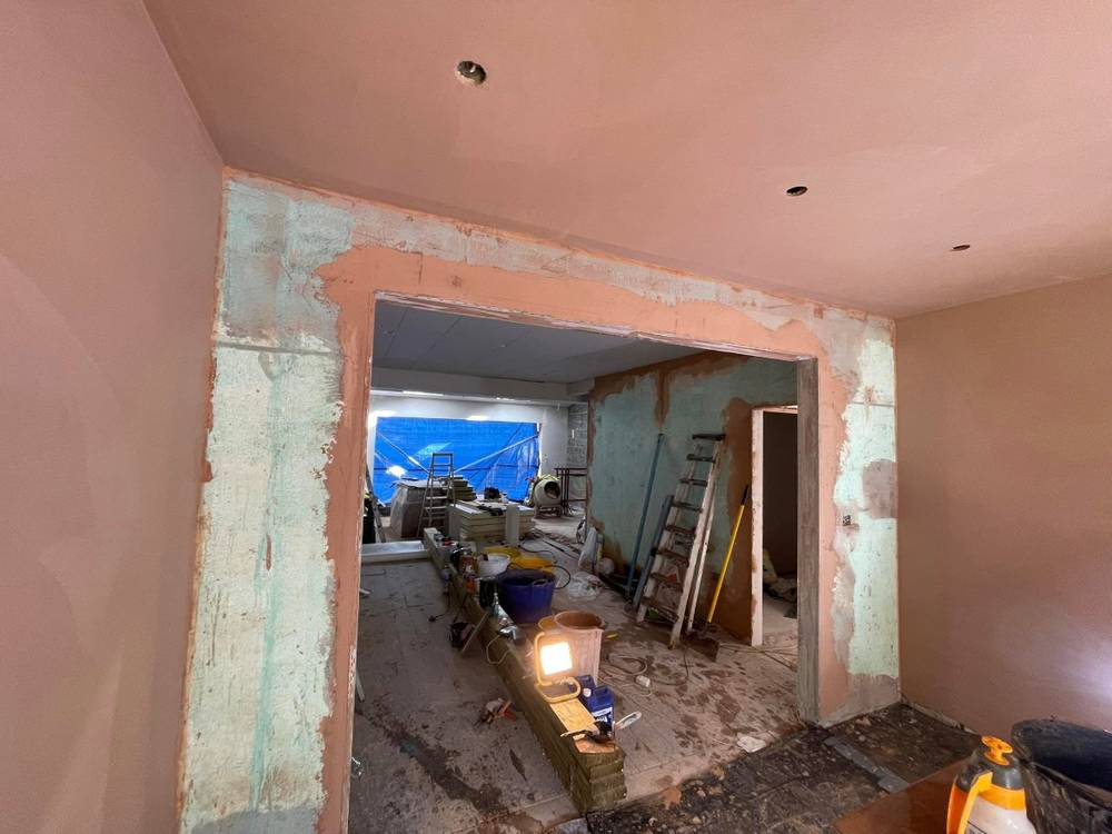 Archway reveals before skimming