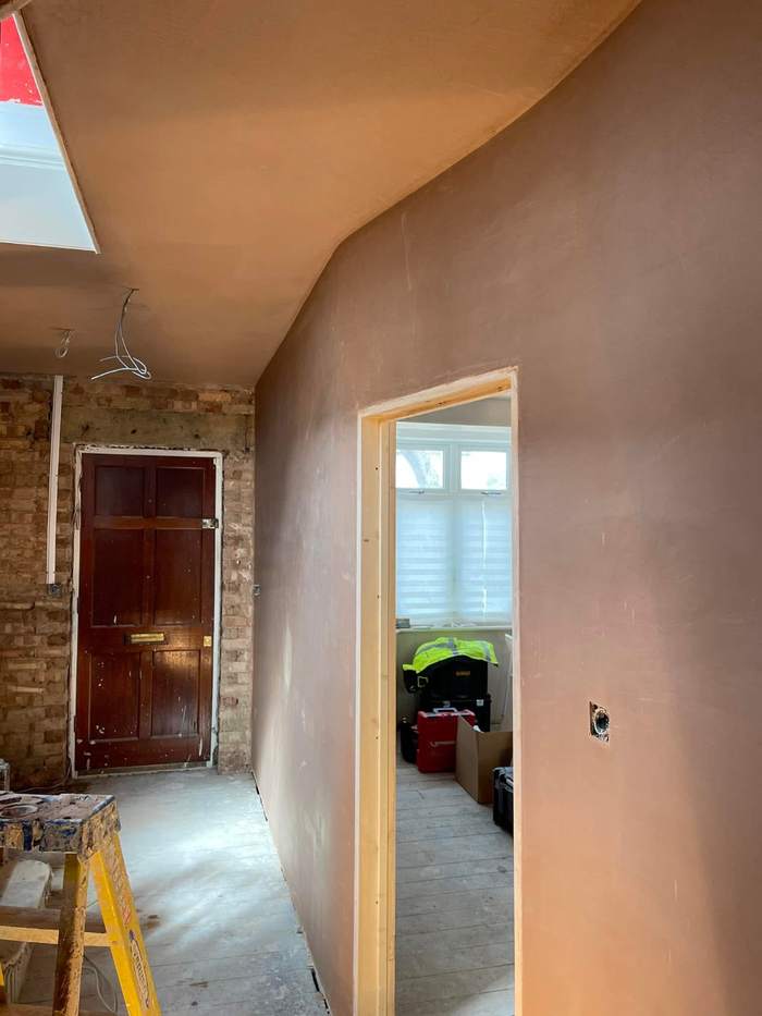 Curved wall and ceiling skimmed smooth